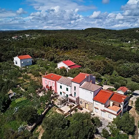 House Rab Кампор