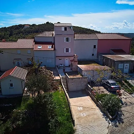 House Rab בית נופש Kampor