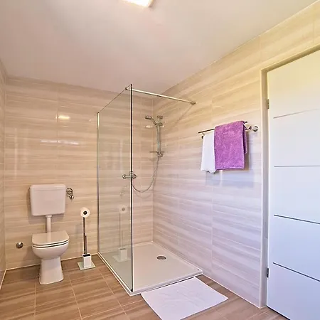 House Rab Дом отдыха *